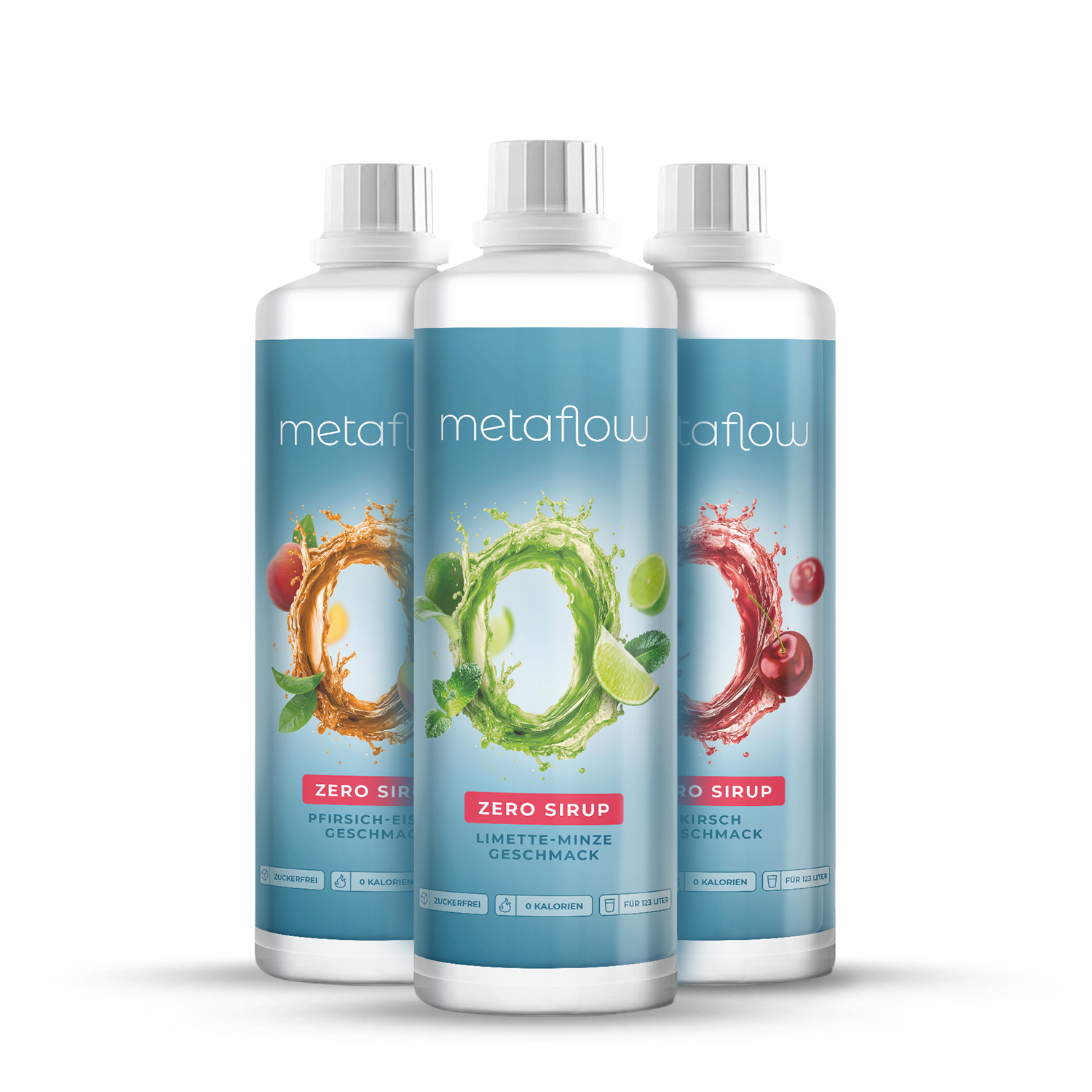 Drei Flaschen MetaFlow Zero Sirup in 1-Liter-Größe nebeneinander, mit verschiedenen Geschmacksrichtungen wie Pfirsich-Eistee, Limette-Minze und Kirsche, blaues Etikett mit flüssigem O-Design, zuckerfrei und kalorienfrei