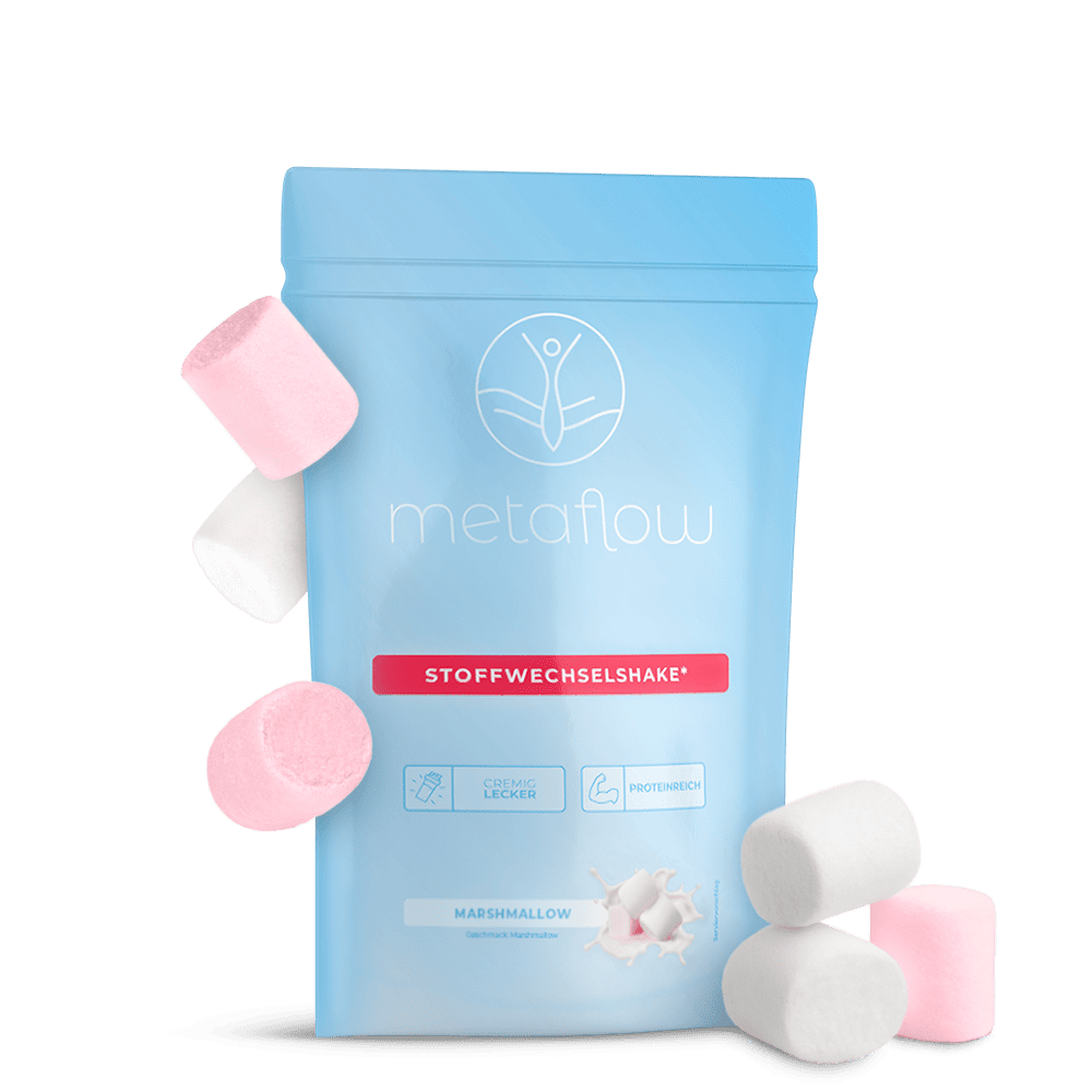 Ein Beutel MetaFlow Stoffwechselshake steht mittig, am Beutel verteilt sind weiße und rosa Marshmallows angeordnet als Dekoration.