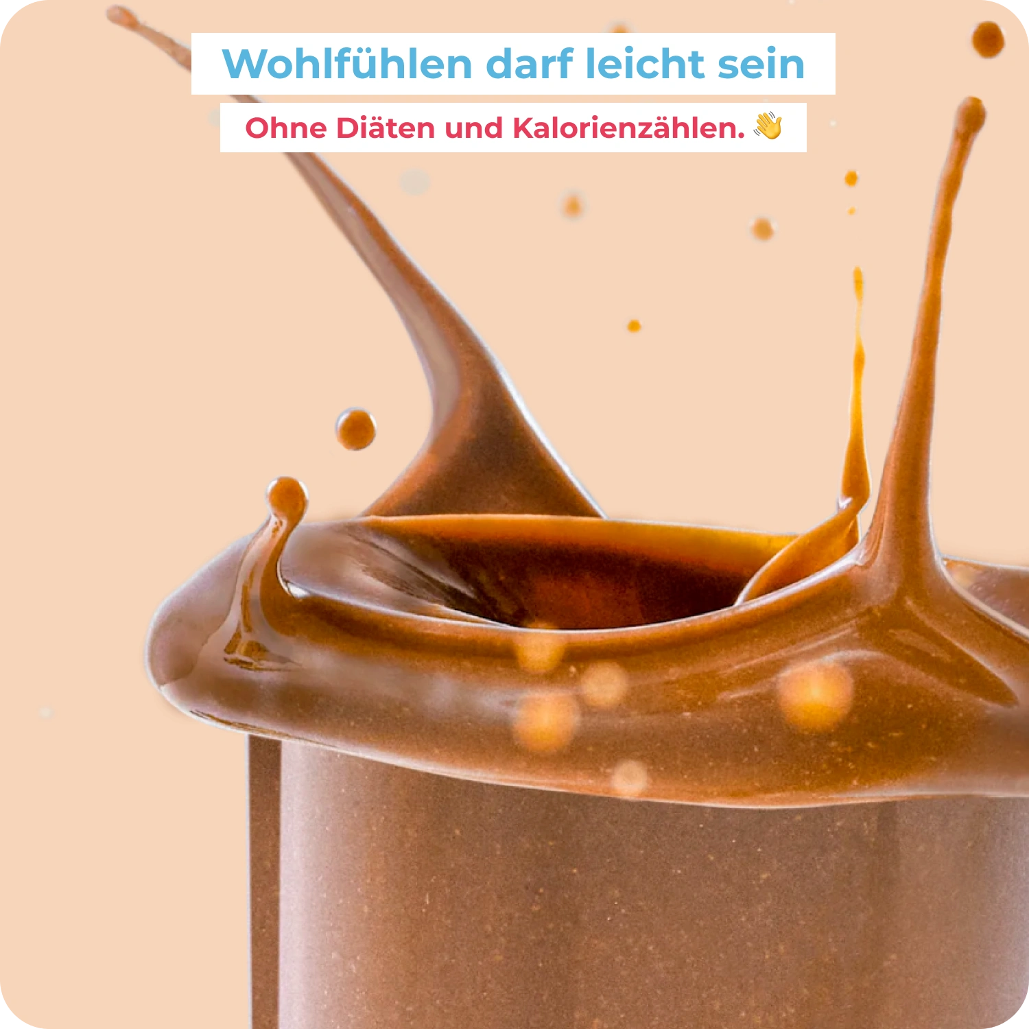 Ein MetaFlow Shake wie er in ein Glaß gegossen wird mit der Überschrift Wohlfühlen darf leicht sein, ohne Diäten und Kalorienzählen.